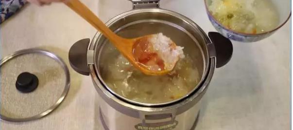 雪蓮子桃膠羹